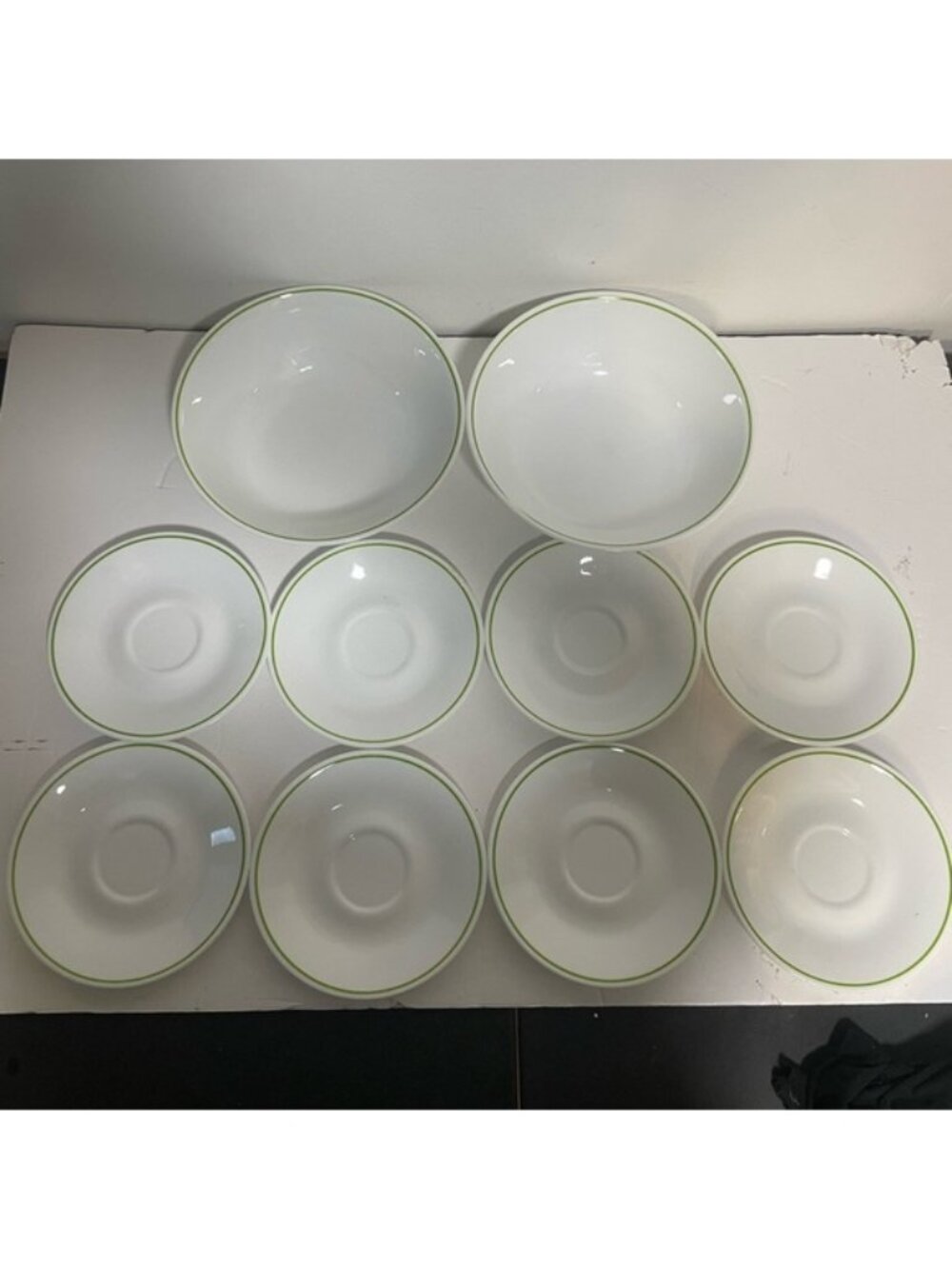 Corelle Meadow 10-Piece Set – 2 Large Bowls & 8 Saucer Plates – Green Rim